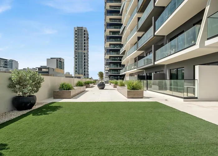 Chic 2Br For 6 With King Bed, Pool, Stunning Views
